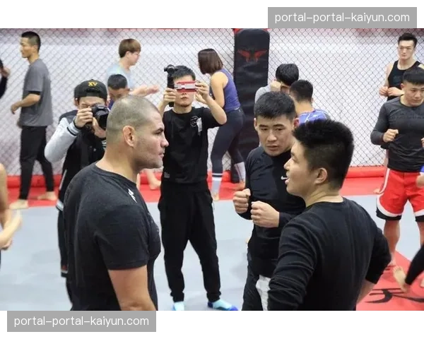 前UFC重量级冠军“小菊”桑托斯因涉嫌非法赌球，遭内华达州体育委员会调查