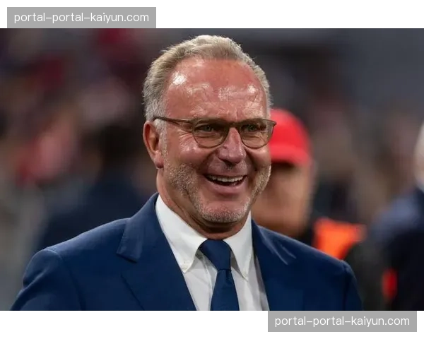 拜仁慕尼黑与年轻门将申克签订首份职业合同